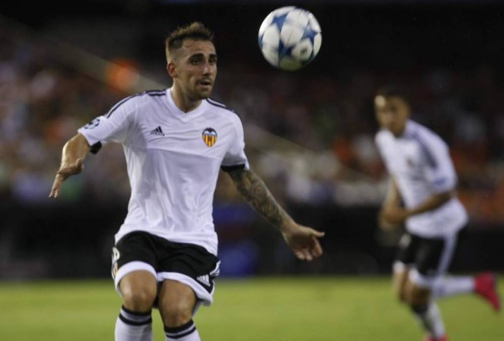 Paco Alcácer comunica al Valencia su intención de irse al Barça. Se reactiva la negociación entre el equipo azulgrana y el valencianista por el delantero internacional, y el acuerdo podría cerrarse en unos 30 millones de euros más variables.