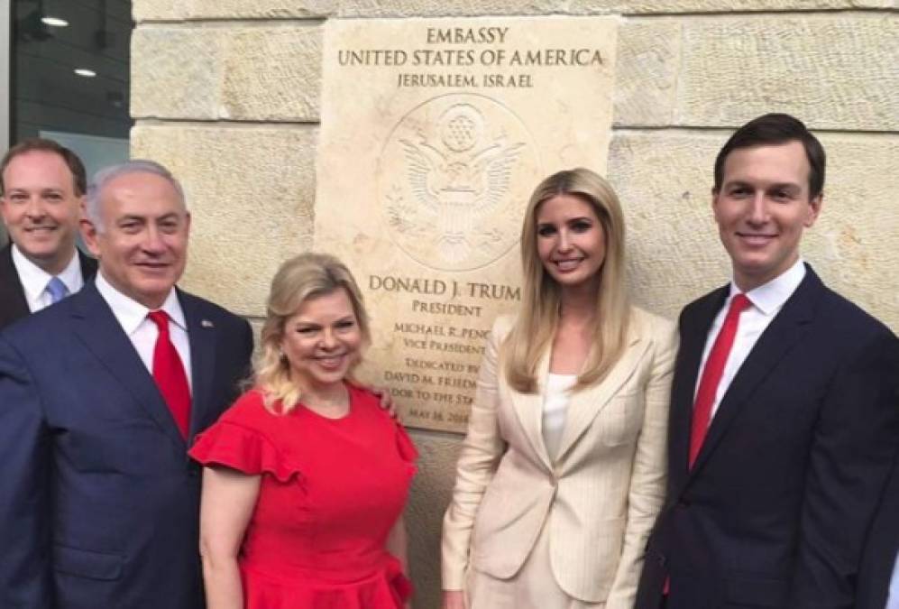 Ivanka y su esposo, Jared, fueron también los encargados de presidir la inauguración de la embajada estadounidense en Jerusalén, una decisión que demuestra su poderosa influencia en la Casa Blanca.