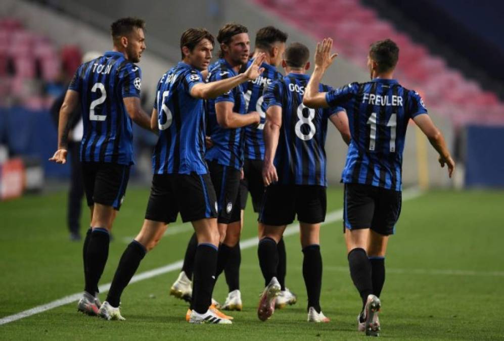 Los jugadores del Atalanta celebrando el gol de Mario Pasalic.