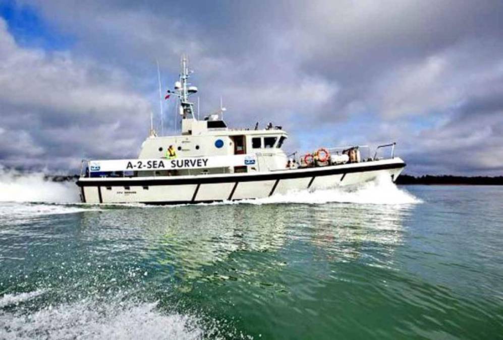 Para emprender la búsqueda de Sala, que duró casi tres horas, el barco llevó a bordo ocho balsas, trajes de inmersión y chalecos salvavidas.