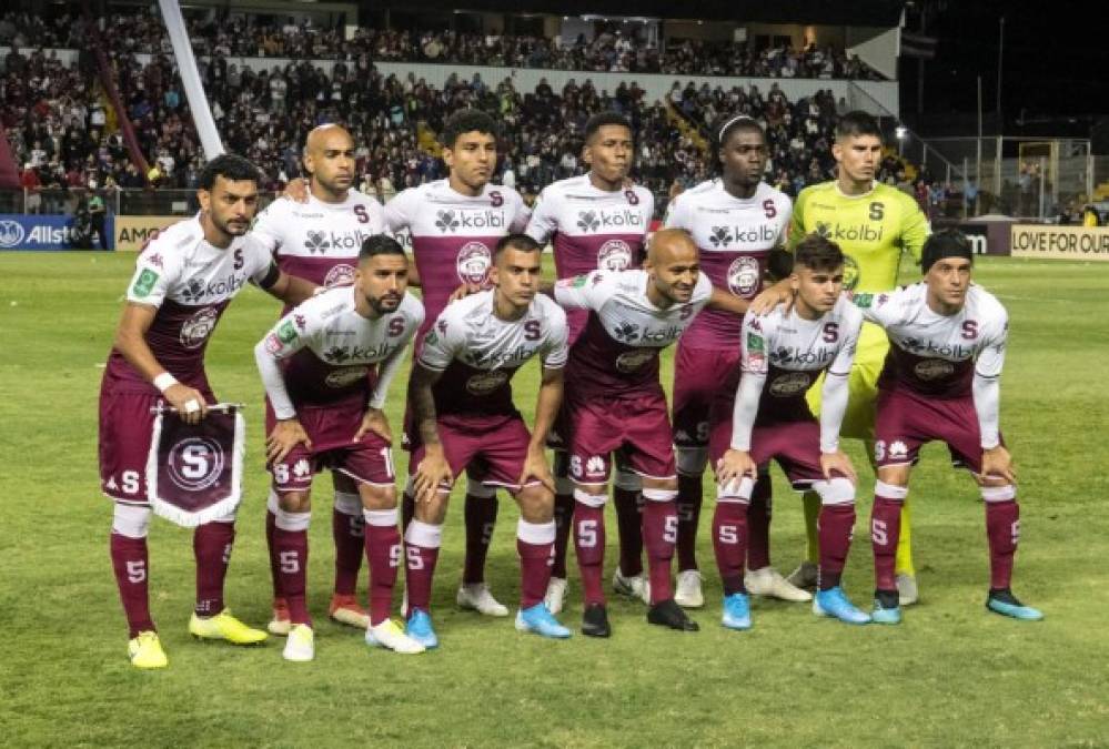 El 11 titular del Saprissa posando antes del inicio del partido ante Motagua.