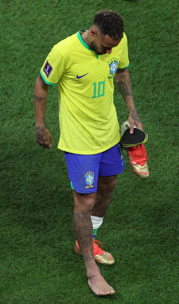 Neymar se marchó lesionado y ha generado preocupación en Brasil.