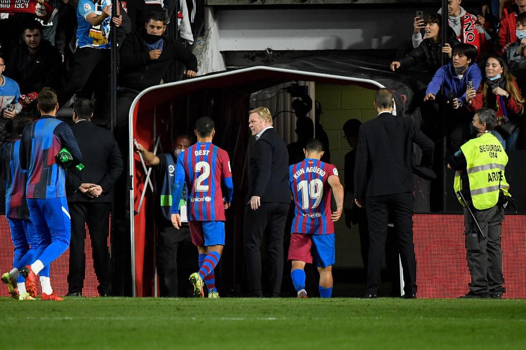 Los jugadores del Barcelona salieron decepcionados tras una nueva derrota.