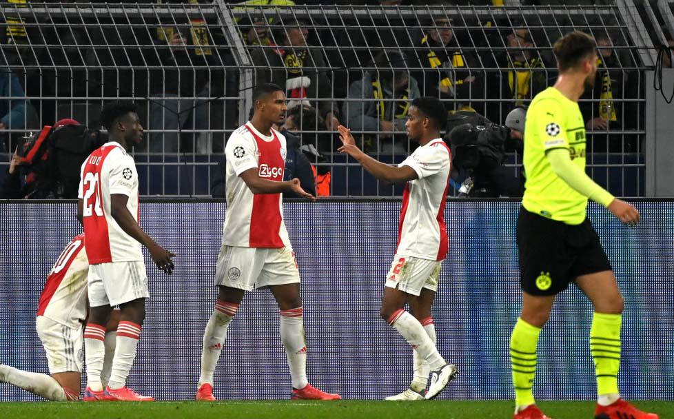 El Ajax venció 3-1 al Borussia Dortmund y también se apuntó en los octavos de final de la Liga de Campeones.