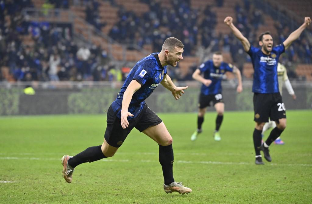 El bosnio Edin Dzeko fue el héroe del Inter al marcar el gol de la victoria.
