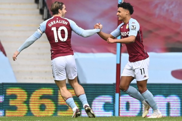 Aston Villa's English striker Ollie Watkins (R) celebrates with Aston Villa's English midfielder Jack Grealish after scoring his team's first goal during the English Premier League football match between Aston Villa and Arsenal at Villa Park in Birmingham, central England on February 6, 2021. (Photo by Shaun Botterill / POOL / AFP) / RESTRICTED TO EDITORIAL USE. No use with unauthorized audio, video, data, fixture lists, club/league logos or 'live' services. Online in-match use limited to 120 images. An additional 40 images may be used in extra time. No video emulation. Social media in-match use limited to 120 images. An additional 40 images may be used in extra time. No use in betting publications, games or single club/league/player publications. /