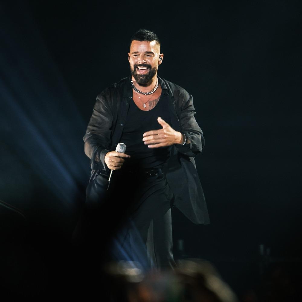 Lanzan gas lacrimógeno a Ricky Martin en pleno concierto