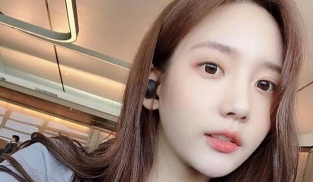 Han Seo He, quien estuvo involucrada en varios escándalos en Corea y fue liberada de prisión hace unos meses, fue acusada de exponer el chat.Sin embargo, la joven desmintió este rumor y se defendió.La conversación publicada en foros coreanos el 29 de enero es una conversación de Kakaotalk Messenger que supuestamente Ahn Hyo Seop y Han So Hee tuvieron en días separados. En ella el actor la invita supuestamente a reencontrarse y sostener relaciones íntimas en un lujoso hotel en Gangnam, una de las zonas más exclusivas de Seúl. Sin embargo, la influencer y ex aprendiz a Idol coreana, se negó a aceptar, provocando una reacción agresiva del actor aunque al principio ella le contesta de forma irónica, diciéndole: “¿Por qué hablas de forma aterradora?”