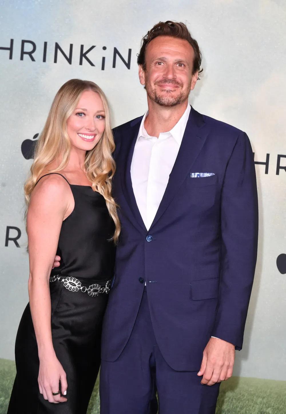 Parejas famosas del cine y la música que se comprometieron este 2025