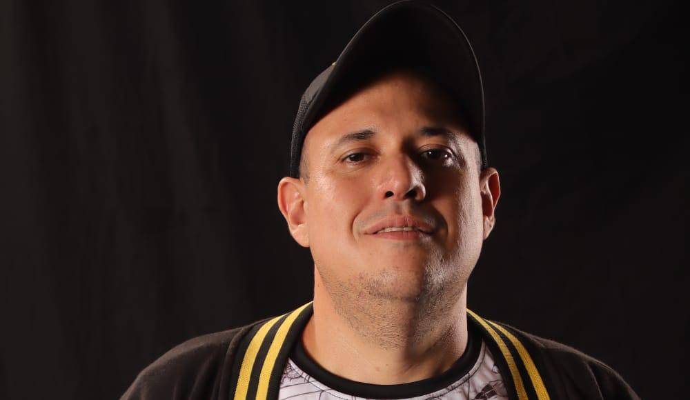 Sahin Argueta un joven de 35 años de edad, de raíces sampedranas, empezó a forjarse desde el 2013 la organización de convenciones en Honduras, tal, de crear Anime World Convetion, organización que trae personajes de doblajes animados, youtobers, y otras figuras internacionales del Ánime.