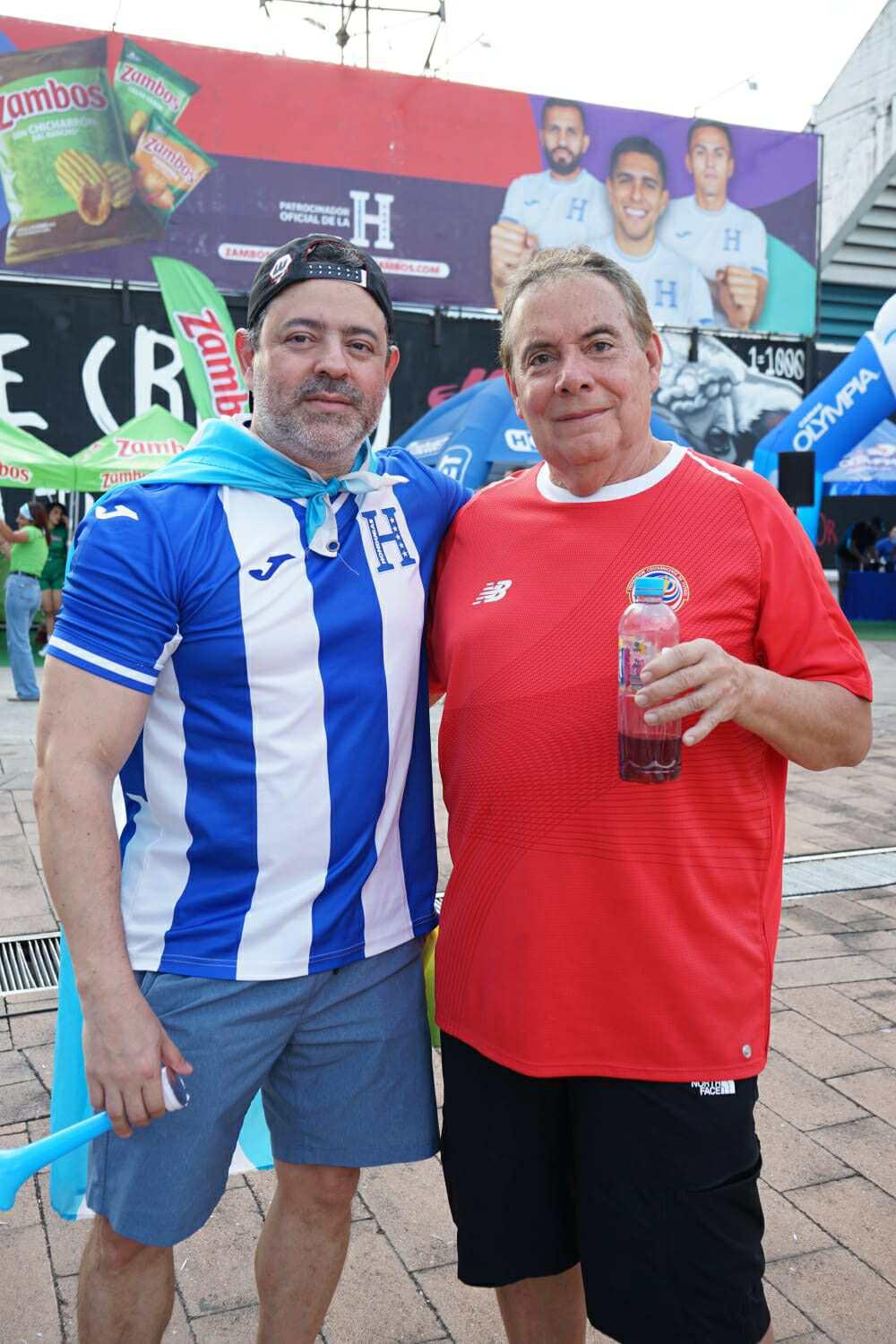 Ambientazo para el Honduras-Costa Rica, petición a Navas y gesto de 'alemán'