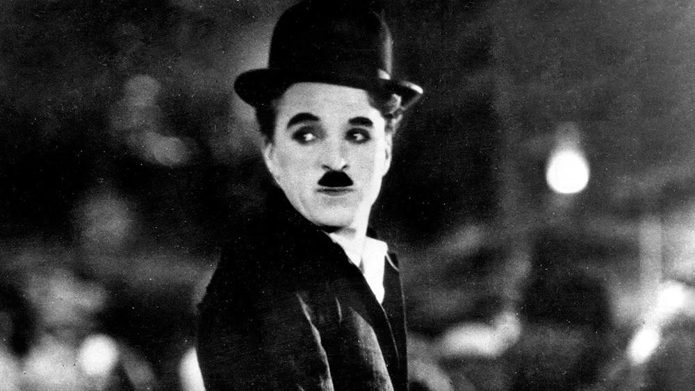 Charles Spencer «Charlie» Chaplin fue un actor, humorista, compositor, productor, guionista, director, escritor y editor británico.