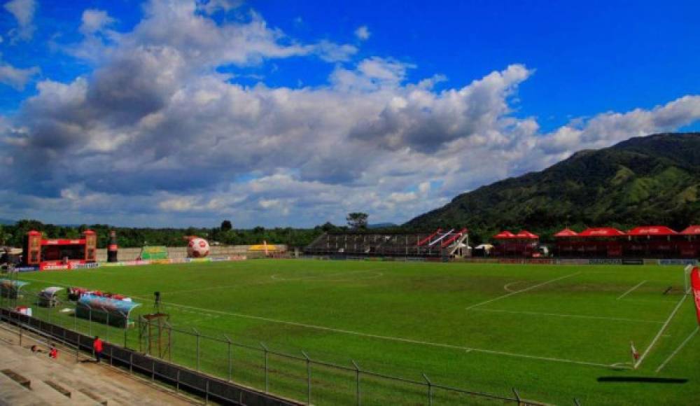 Estadio Francisco Martínez de Tocoa: Cancha en donde juega como local la Real Sociedad de Tocoa. El club fue protagonista en la Liga Nacional y busca volver.