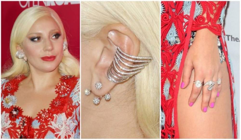Lady Gaga no pasó desapercibida. Sus accesorios y pronunciada abertura fueron el centro de atención.