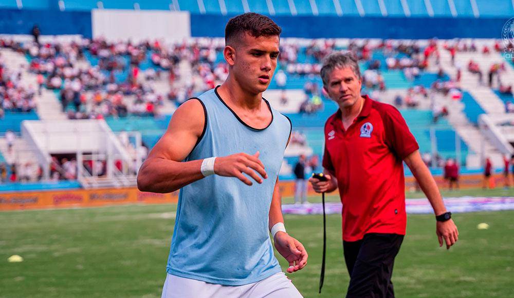 André Orellana: El defensor se pierde la ida de semifinales debido a una suspensión.