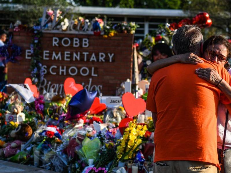 Las personas afectadas por la masacre buscan compensación económica por el traume tras el tiroteo en la escuela Robb.