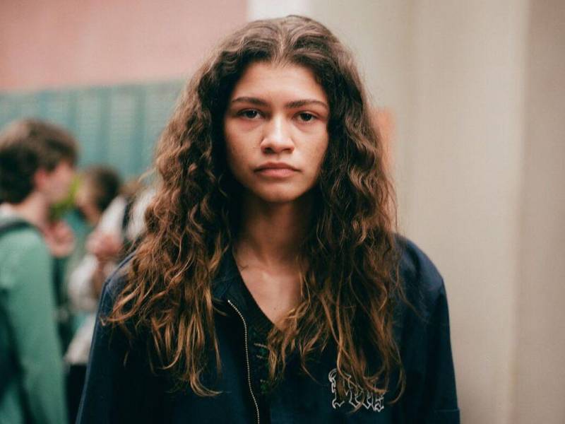 La actriz y cantante estadounidense Zendaya interpreta a Rue.
