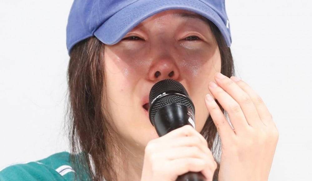 Sin embargo, por medio de la auditoría realizada por HYBE en sus oficinas donde tuvo acceso a documentos y archivos en computadora y telefónicos, Min Hee sale muy mal parada, ya que se descubrió sus intenciones de independizar a ADOR de HYBE, dueña de dicha agencia de talentos y que ella dirigía.