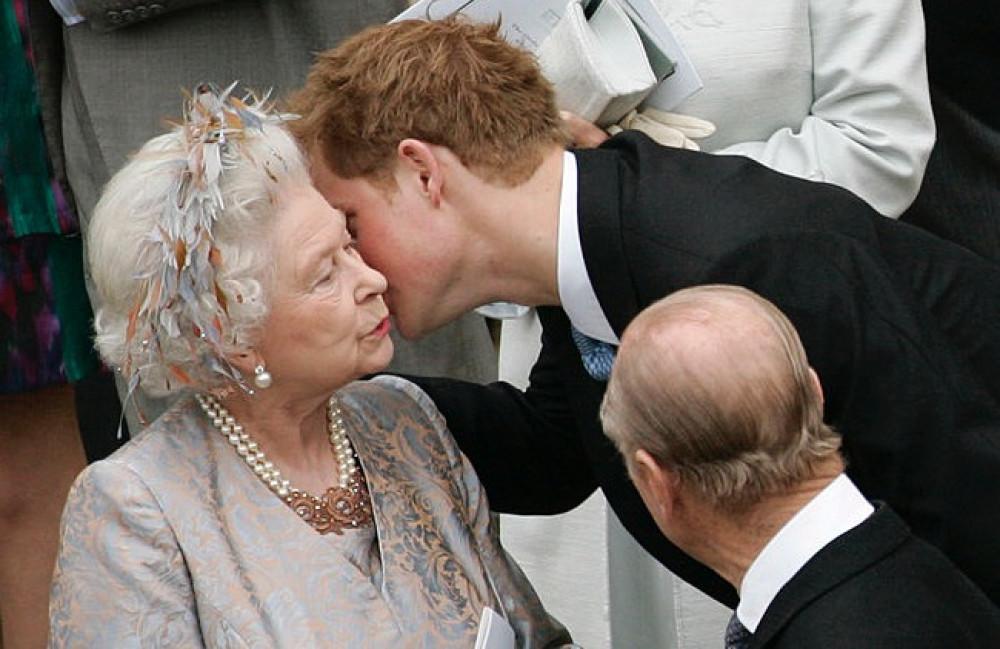El príncipe Harry afirma que le impidieron ver a su abuela Isabel II