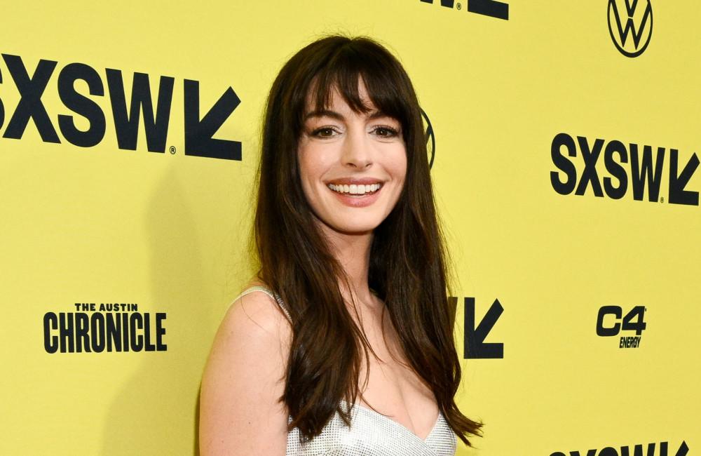 Anne Hathaway tuvo que besar a 10 hombres en un mismo día