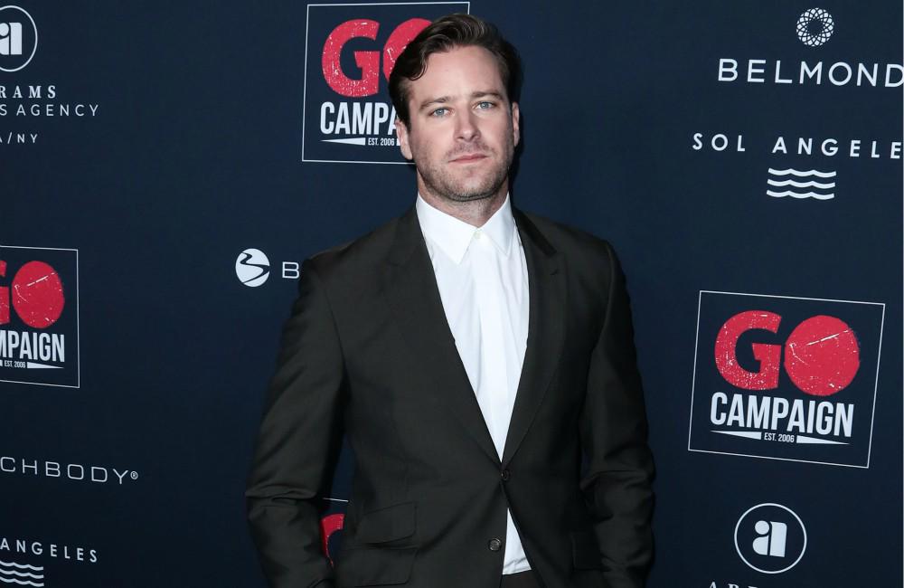 El actor Armie Hammer trabaja en un hotel: “Está totalmente arruinado”