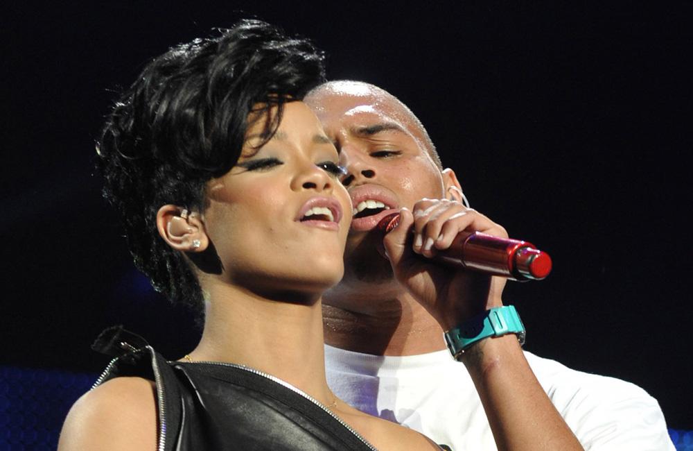 Chris Brown felicita a su ex Rihanna tras show en el Super Bowl