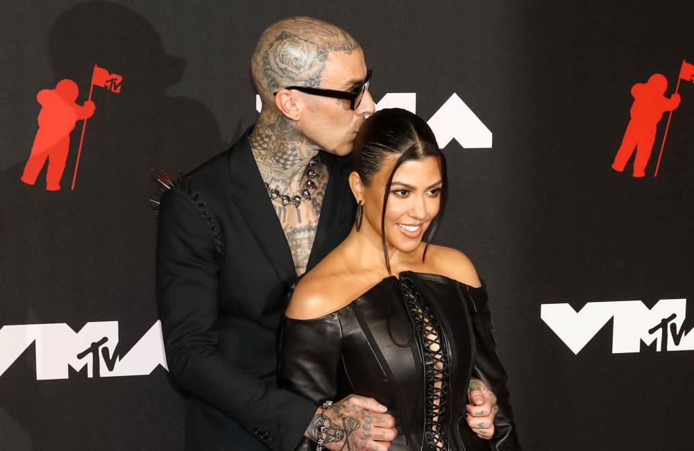 Kourtney Kardashian y Travis Barker se han comprometido tras 9 meses de novios