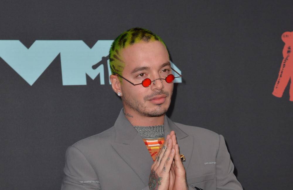 La madre de J Balvin está en cuidados intensivos por complicaciones del covid-19