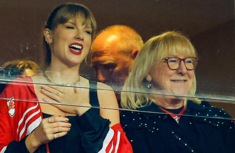 Suegra de Taylor Swift se siente en un planeta diferente gracias a ella