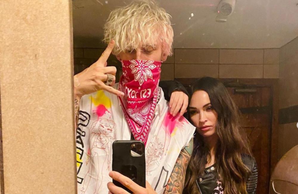 Machine Gun Kelly y Megan Fox se comprometen en matrimonio
