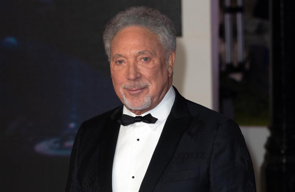 Tom Jones reconoce que le cuesta controlar sus cuerdas vocales