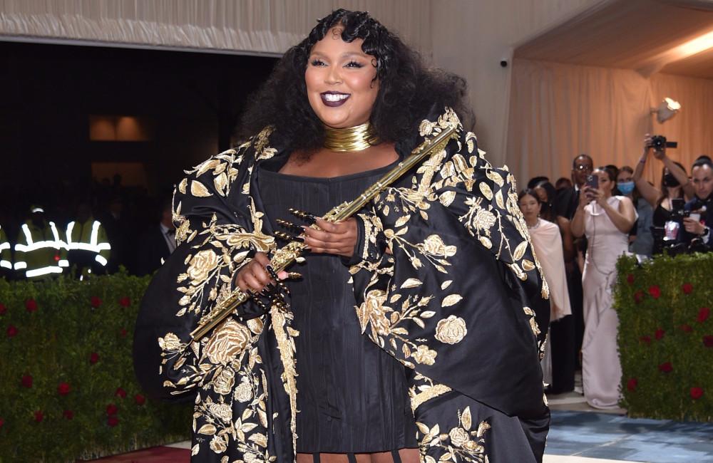 Lizzo recibe más acusaciones de ‘bullying’ y acoso sexual