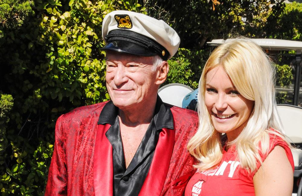 Aseguran que el exceso de viagra dejó sordo a Hugh Hefner
