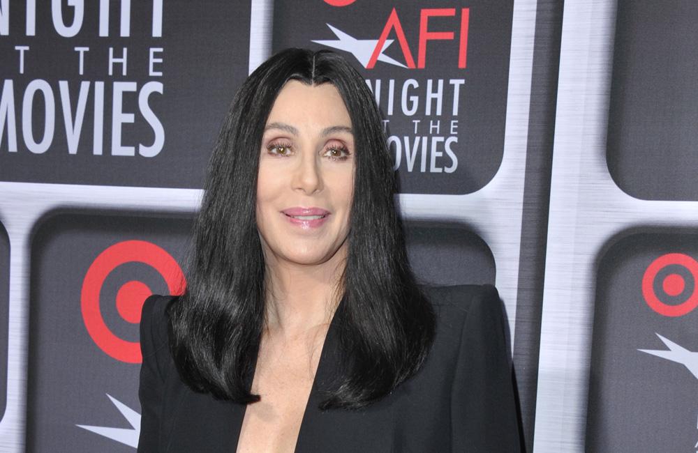 Cher solo sale con hombres jóvenes porque los de su edad: “Están muertos”