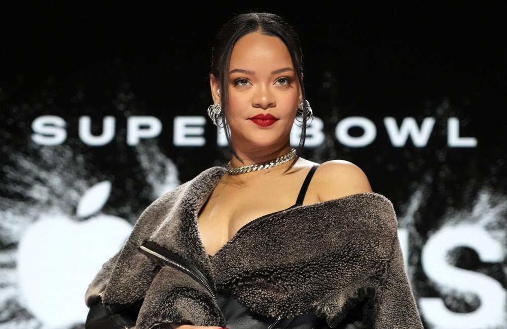 Un hombre se presenta en casa de Rihanna para proponerle matrimonio