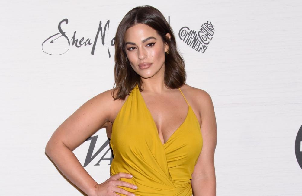 La modelo Ashley Graham dio a luz a sus gemelos en casa