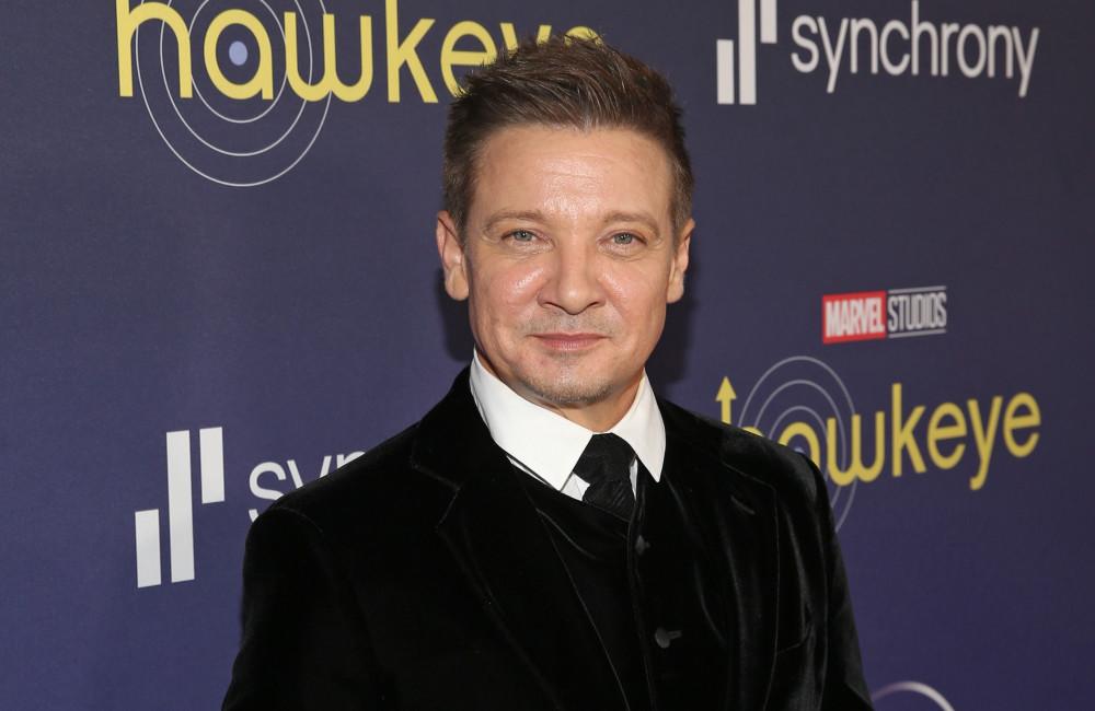 Jeremy Renner continúa en estado crítico tras ser operado