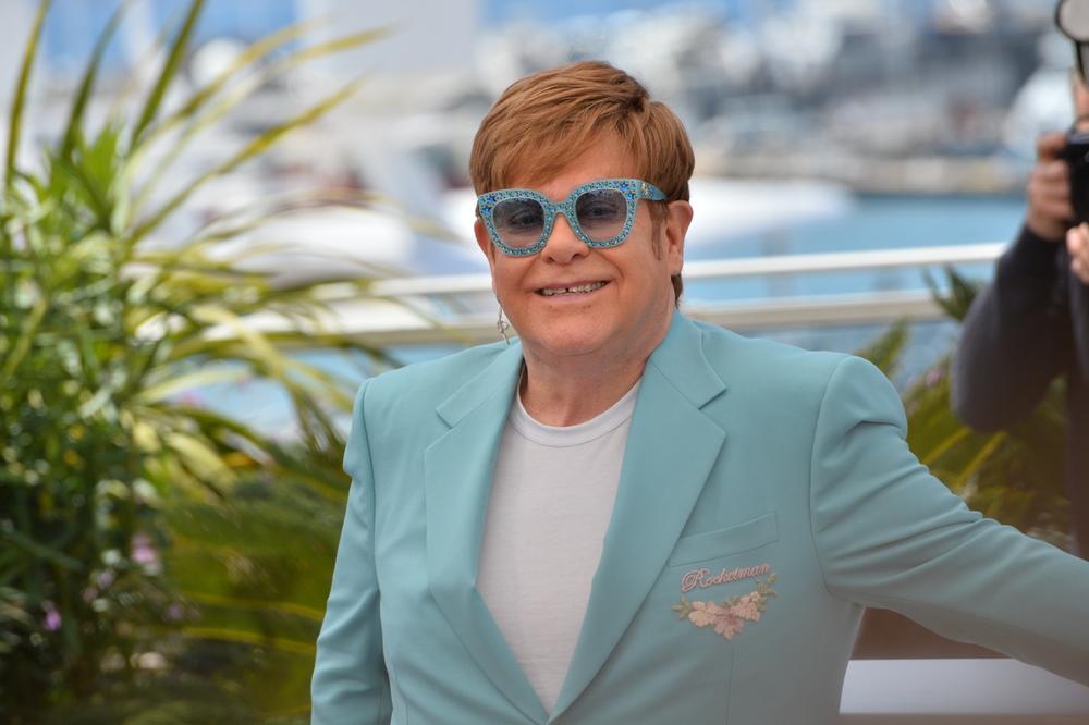 Elton John sigue optimista pese a sus problemas de salud