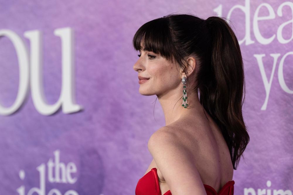 Anne Hathaway: Estuve medio ciega durante diez años