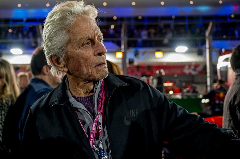 Una aguja con VIH: la amenaza que aterrorizó a Michael Douglas en los Oscar