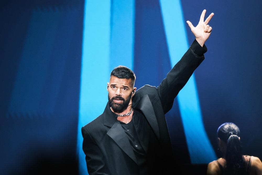 Lanzan gas lacrimógeno a Ricky Martin en pleno concierto
