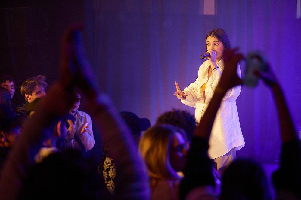 Myra, la artista internacional que cantará en la Alianza Francesa de SPS