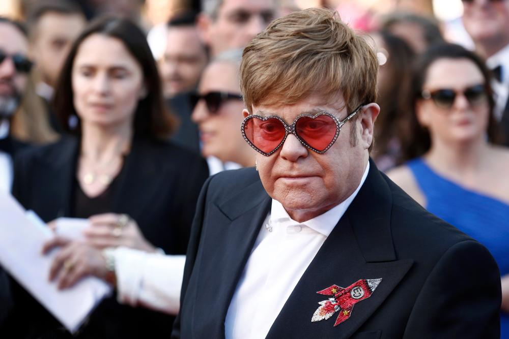 Elton John sigue optimista pese a sus problemas de salud