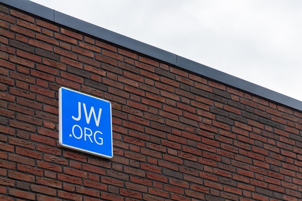 Testigos de Jehová ajustan su postura sobre el uso de la sangre