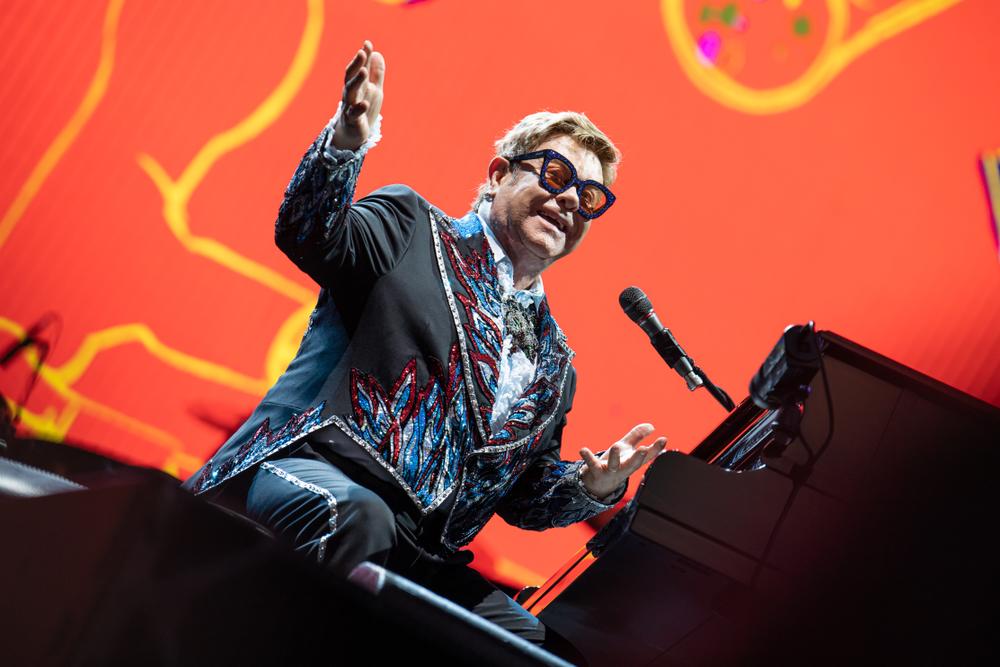 Elton John sigue optimista pese a sus problemas de salud