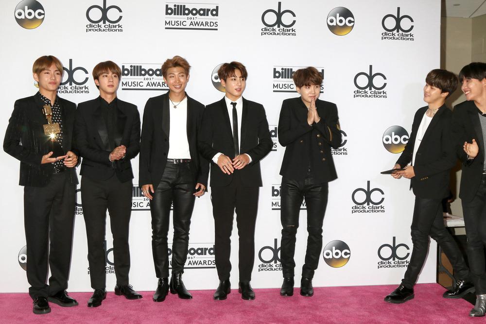 Claudia Sheinbaum confirma regreso de BTS a México en 2027