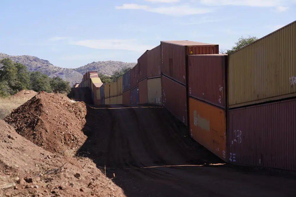 Arizona frena colocación de muro de contenedores en la frontera con México