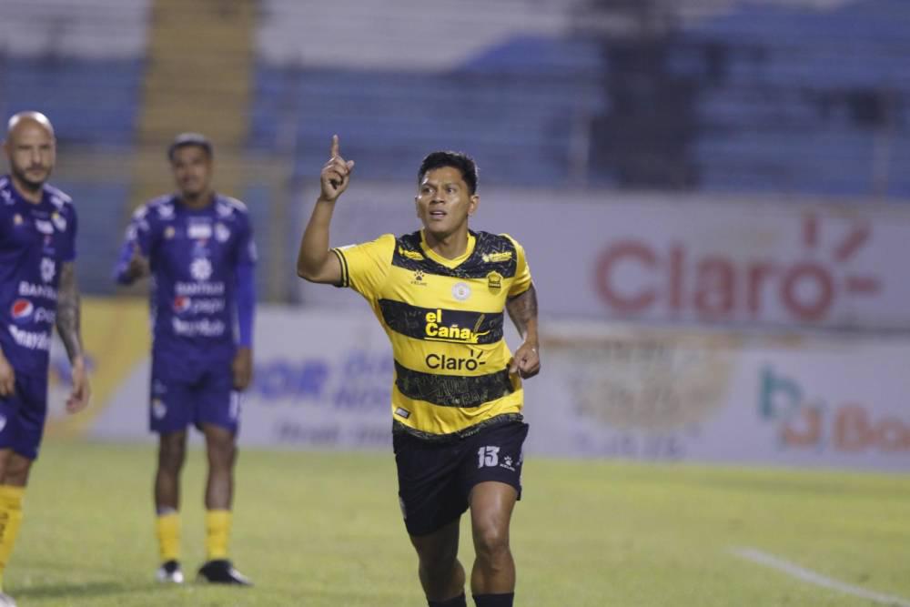 Moya se estrenó con gol en su primer partido con el Real España en pretemporada.