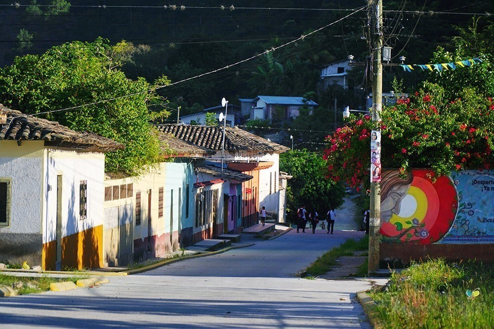 San Juan de Opoa está cerca de Santa Rosa de Copán.