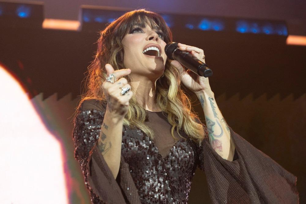 Kany García revela que tiene una condición en la columna que la encorva